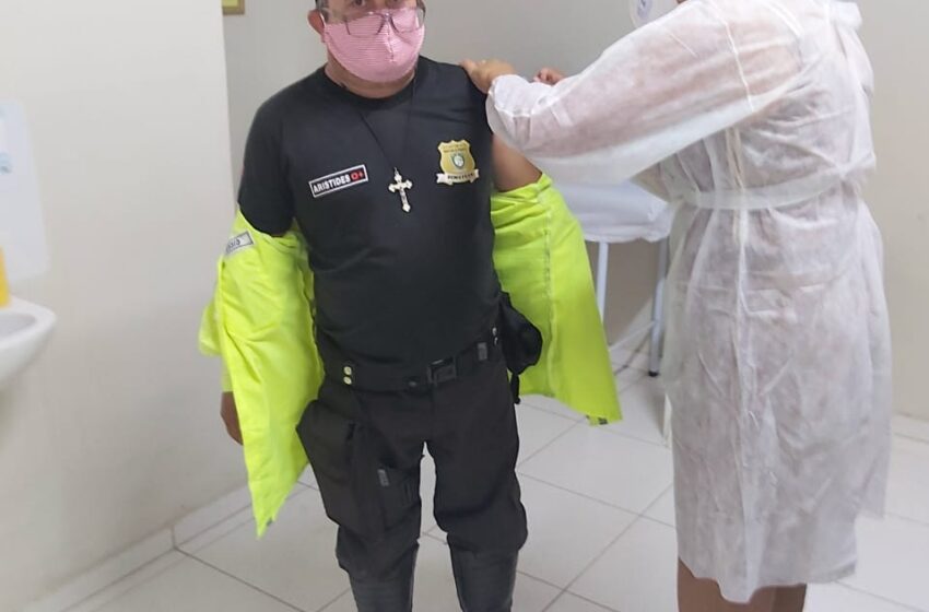  Profissionais da Segurança e trânsito de Brejo Santo começam ser vacinados.