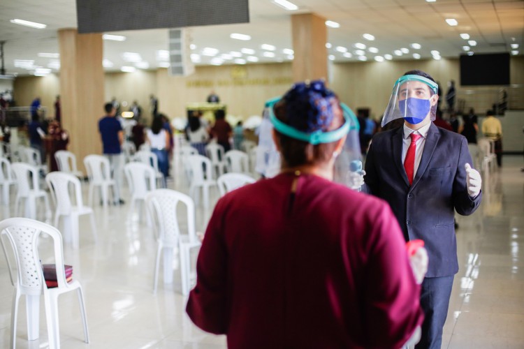  Templos religiosos podem funcionar com até 35% da capacidade total