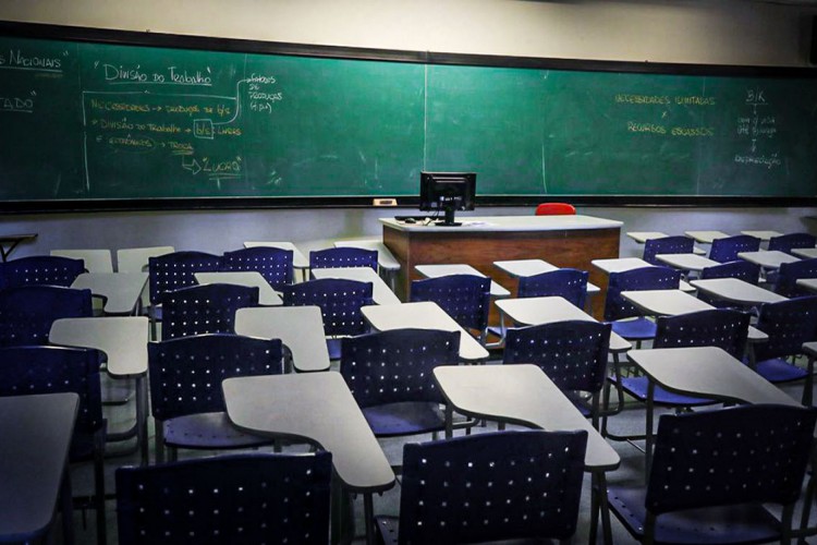  Escolas particulares retornam hoje às aulas presenciais no ensino médio