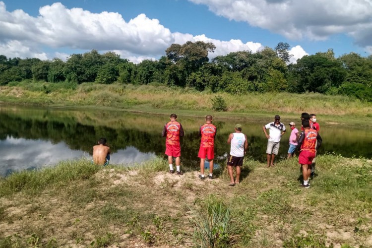  Três adolescentes morrem afogados em rio no interior do Ceará