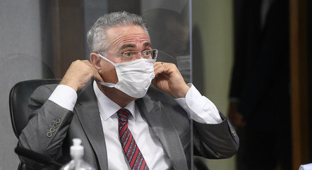  Renan Calheiros se recusa a fazer perguntas a médicos na CPI