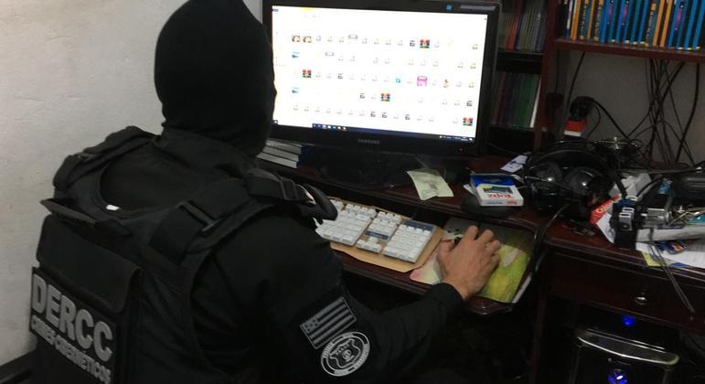  Polícia cumpre mandados em 17 estados contra pornografia infantil