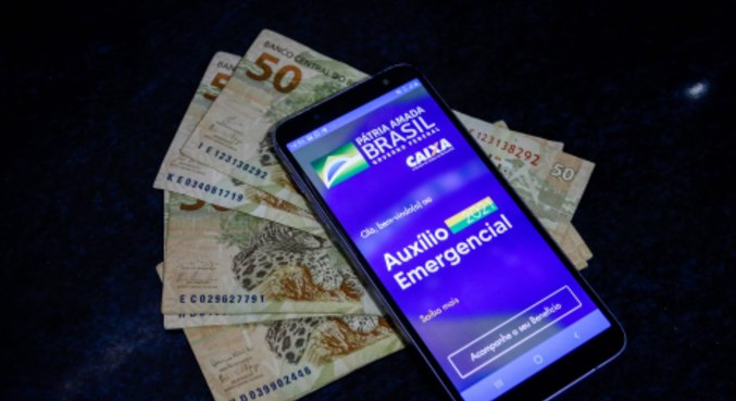 Trabalhadores nascidos em outubro podem sacar auxílio emergencial