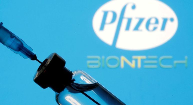  Lote com 936 mil doses de vacina da Pfizer chega ao Brasil