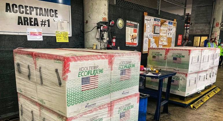  Doadas pelos EUA, avião com doses da Johnson pousa em Campinas
