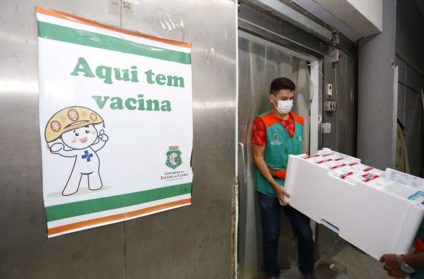  Ceará recebe quase 138 mil doses de vacinas em remessa nesta quarta-feira