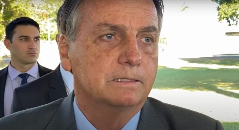  Bolsonaro: ‘Fui obrigado a vetar’ projeto a favor de vítimas do câncer