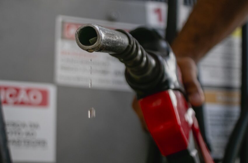  Com reajuste da Petrobras, gasolina acima de R$ 6 deve virar padrão no Ceará