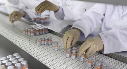  Governo libera R$ 415 milhões para estudos com vacinas contra a covid