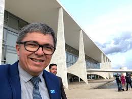  Advogada faz alerta sobre a grave situação do jornalista, preso por ordem de Moraes