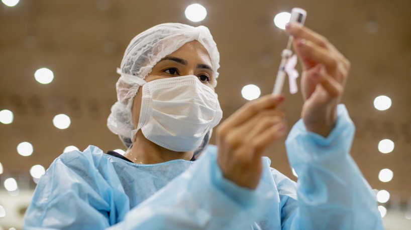  Governo anuncia a chegada de vacinas da AstraZeneca e Pfizer ao Ceará