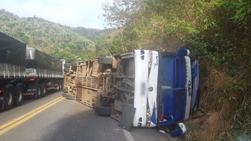  Tombamento de ônibus na serra de Tianguá deixa quatro mortos e mais de 30 feridos