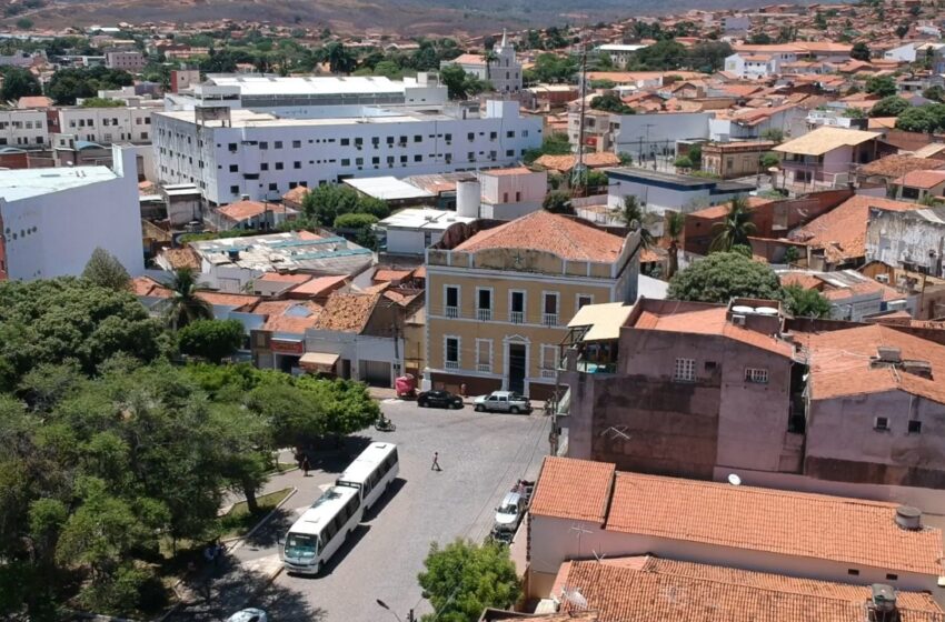  Barbalha inicia aplicação de terceira dose contra a covid-19