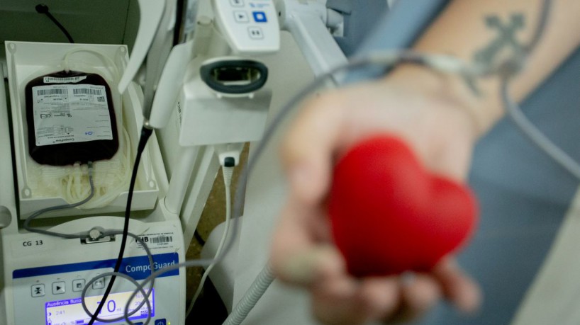  Com redução de 40% nas doações, Hemoce convoca pessoas com sangue O-