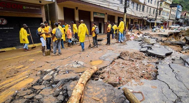  Defesa Civil alerta para o risco de novos deslizamentos em Petrópolis