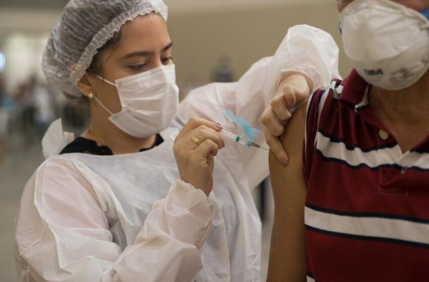  Barbalha inicia aplicação da 4ª dose para idosos com mais de 80 anos