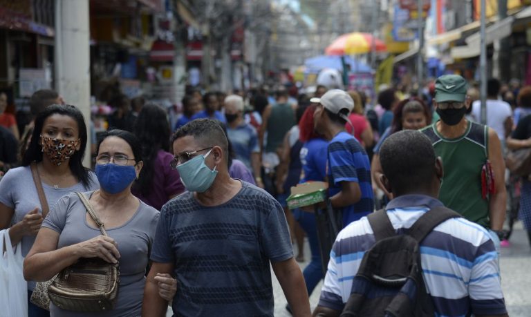  Brasil tem 3ª semana seguida com redução de mortos com covid-19