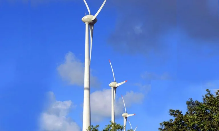 Oferta de energia renovável no Brasil cresce em 2022, estima governo.
