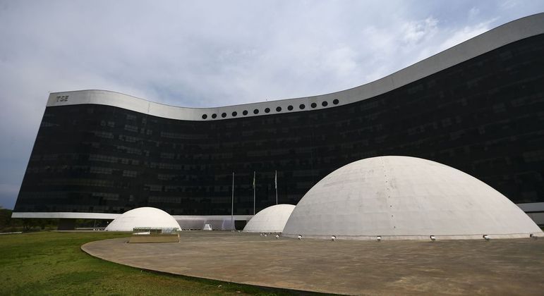  TSE reforça checagem de fake news disseminadas na internet.