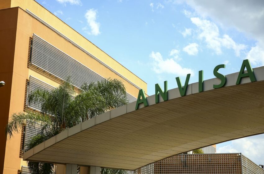  Anvisa aprova medicamento da AstraZeneca para tratamento da Covid.