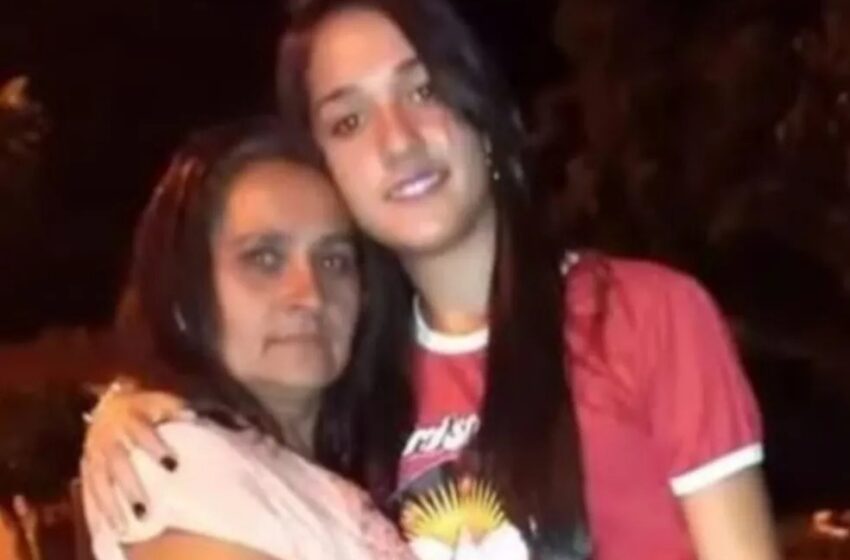  Carro bate em moto, mata mãe e filha e motorista foge do local.