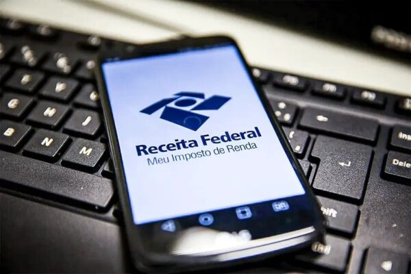  Com definição de valor base, famílias de baixa renda poderão declarar IR.