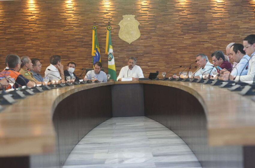  Governador reúne grupo para definir novas ações em municípios atingidos pelas enchentes