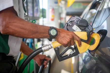 Preço não cai e Ceará tem a gasolina mais cara do NE.