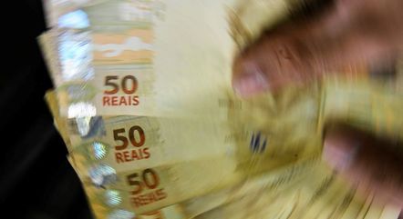  Salário mínimo de R$ 1.320 entra em vigor nesta segunda.