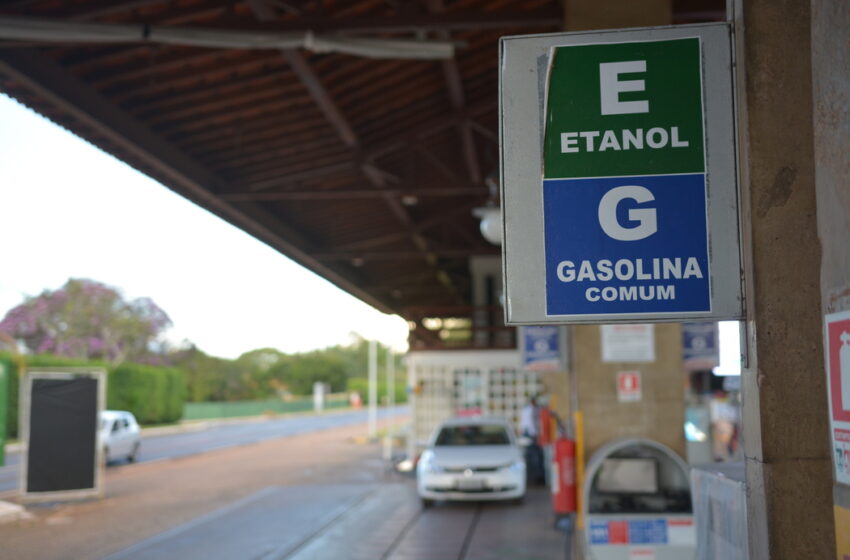  Após reajuste, preço da gasolina sobe em média 6,14% nos postos, mostra IPTL.