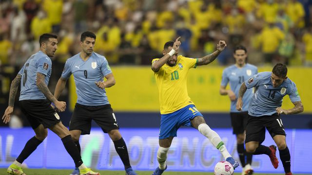  Seleção Brasileira é derrotada pelo Uruguai nas eliminatórias da Copa do Mundo.