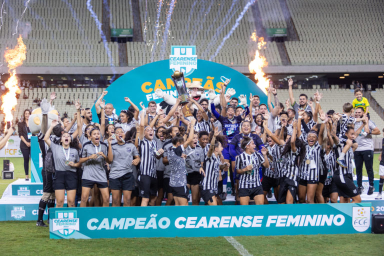  Ceará encerra o time principal de futebol feminino.