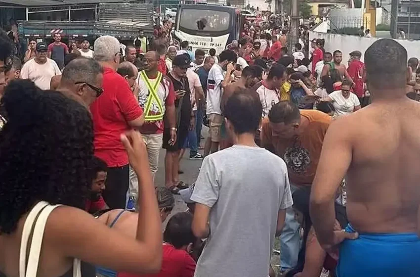  Acidente com micro-ônibus mata sete pessoas em Pernambuco.