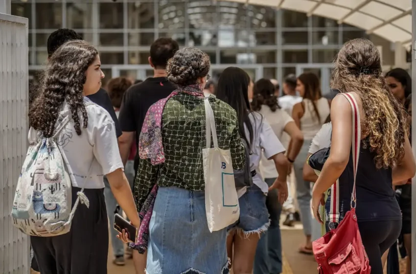  Enem: prazo para solicitar isenção da taxa de inscrição começa hoje.