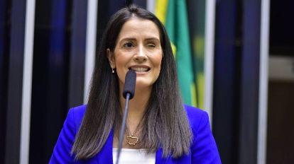  Morre, aos 39 anos, Amália Barros, deputada federal e dirigente do PL.
