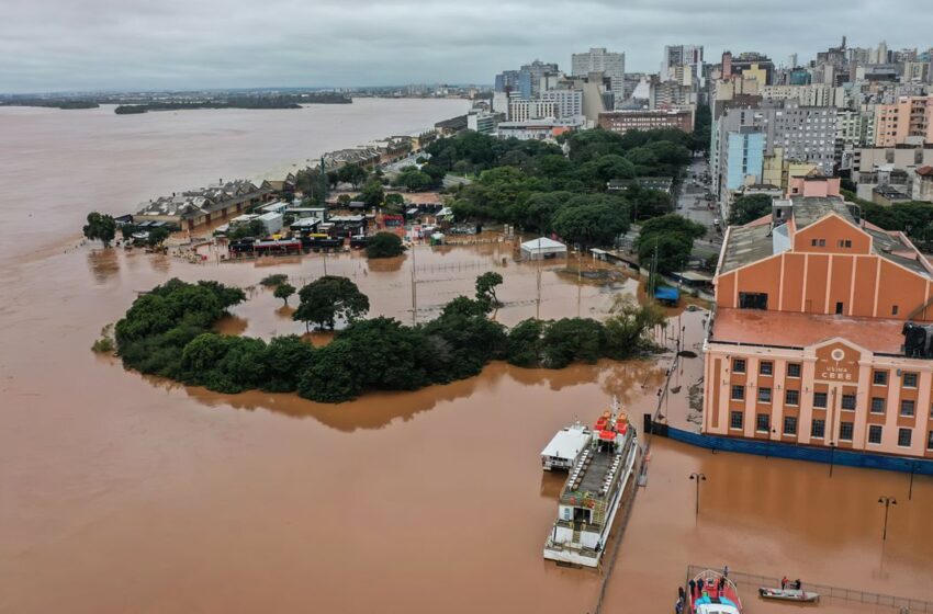  Com retorno de chuva forte no RS, população deve buscar áreas seguras.