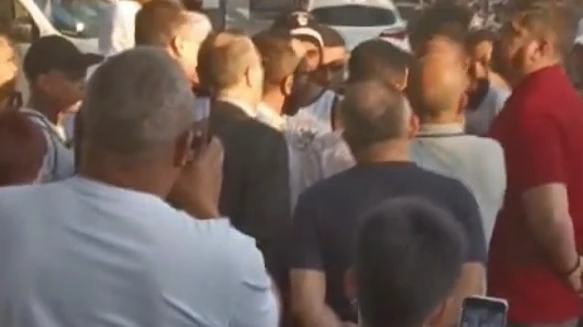  Sede do Corinthians é invadida por torcedores em meio a crise do clube.