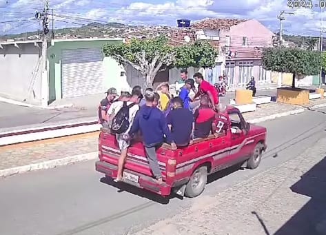  Tragédia em Água Branca: 22 duas pessoas na D20, 04 mortos e 18 feridos.