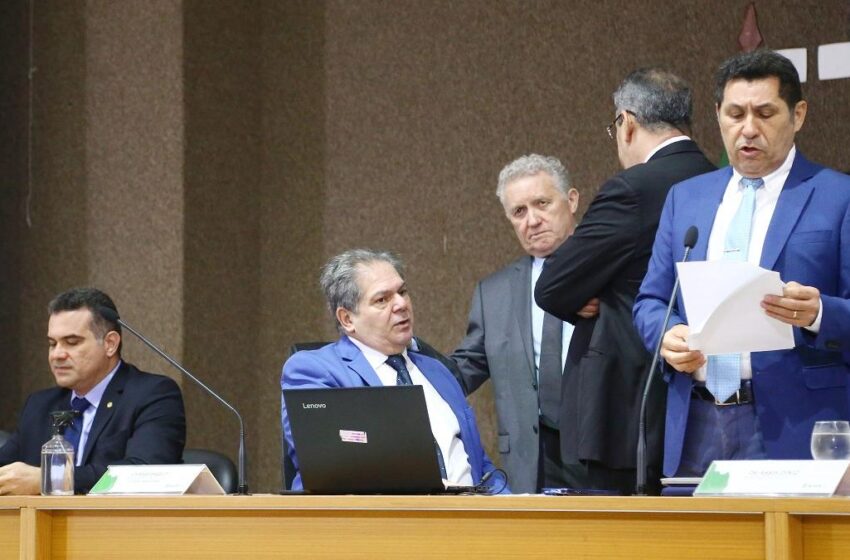  Deputados do Ceará aprovam projeto para implementar Bíblia nas escolas do Estado.