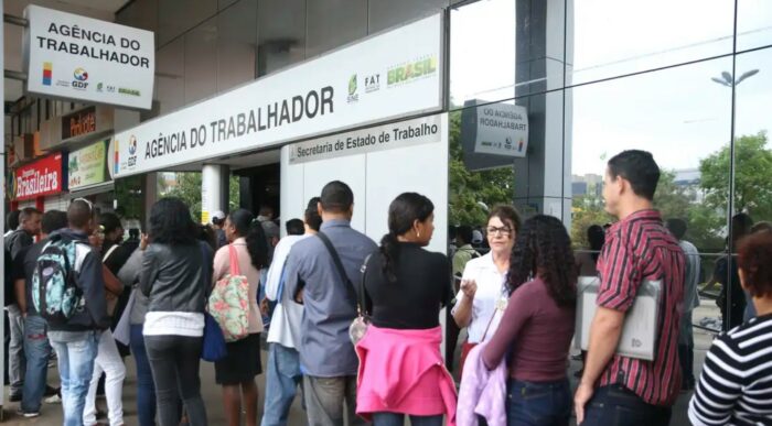  Desemprego cai em 15 estados no segundo trimestre, diz IBGE.