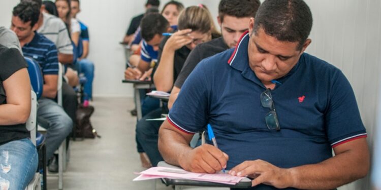  Governo do Ceará divulga edital para concurso da Adagri.