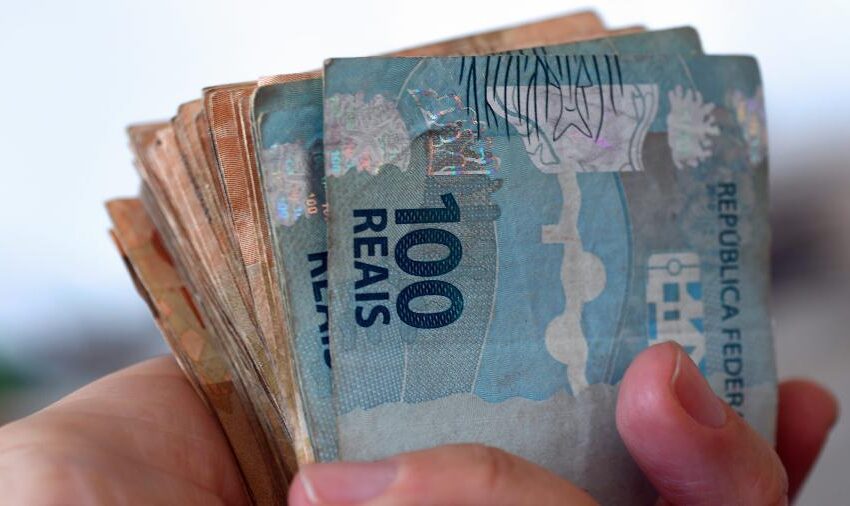  Governo nega confisco de dinheiro em contas bancárias.