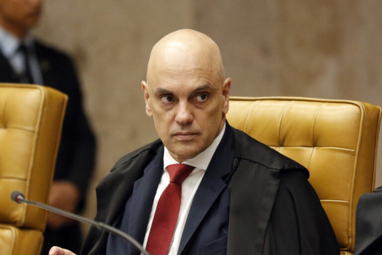  Maioria do STF nega recurso para tirar Moraes do inquérito do golpe.