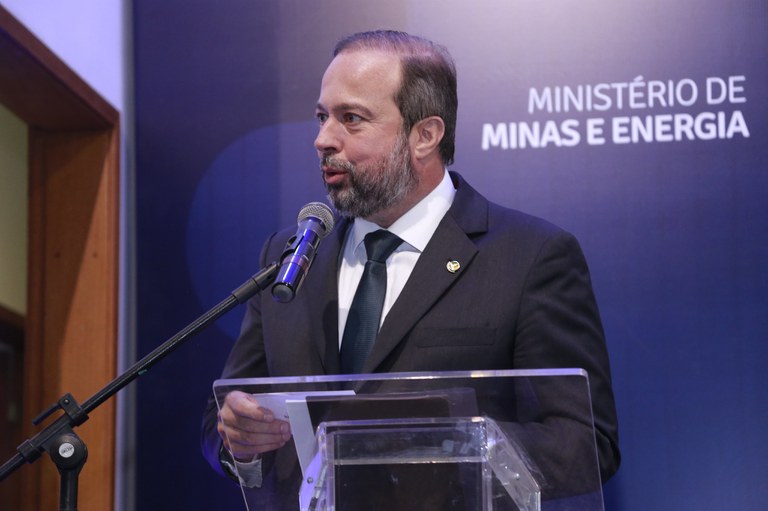 Brasil vai entrar em fórum na Opep+, diz ministro de Minas e Energia.