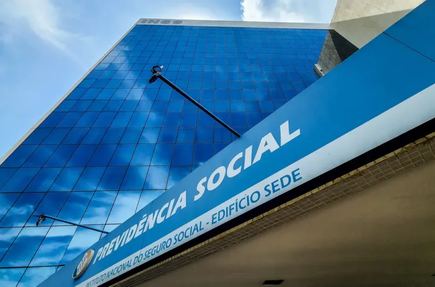  Mensagens falsas prometem ressarcimento de descontos a aposentados.