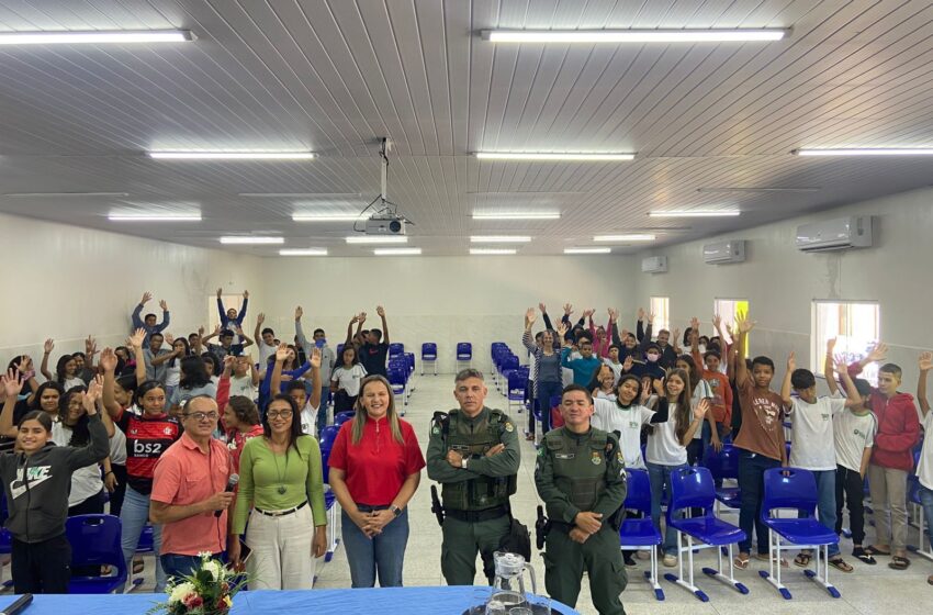  Brejo Santo: Polícia Militar realiza Palestra em Escola sobre segurança.