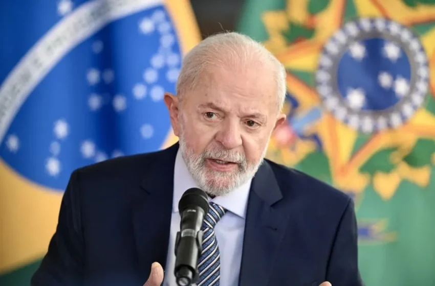  Lula anuncia crédito para reforma de casas em Marcha dos Prefeitos.