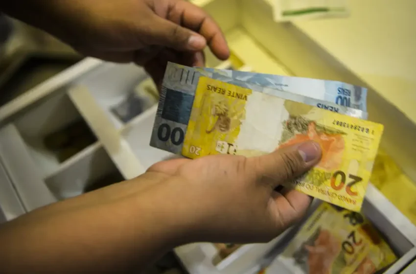  BC informa que brasileiros têm R$ 9,13 bilhões em valores para receber.