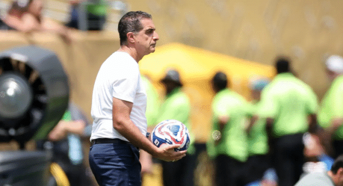  Botafogo anuncia demissão do técnico português Renato Paiva.