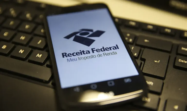  Isenção do Imposto de Renda para quem ganha até R$ 5 mil vale nos salários pagos este mês.